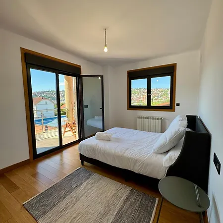 Cabral House & Vigo